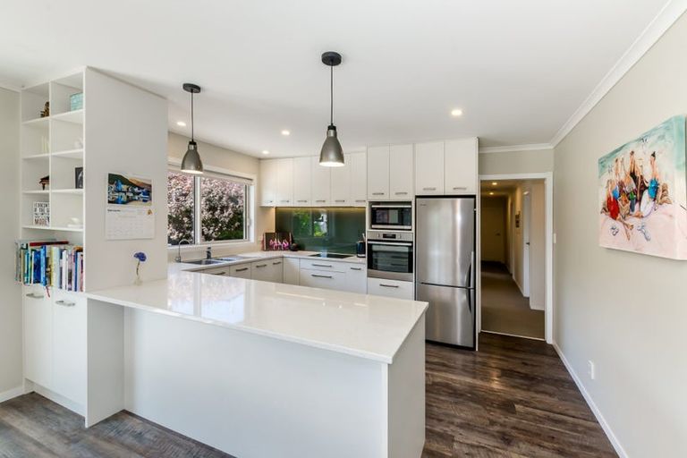 Photo of property in 44 Rewarewa Crescent, Waikanae, 5036