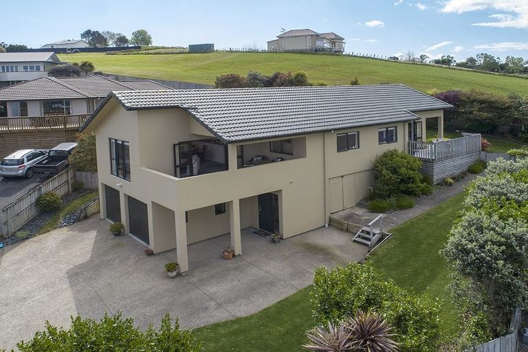 Photo of property in 16 Te Kauri Place, Helensville, 0800