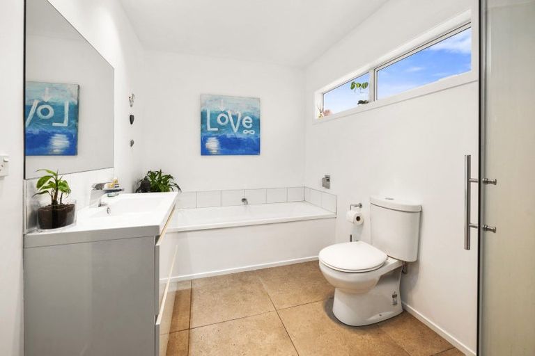 Photo of property in 1 Seagers Close, Kinloch, Taupo, 3377