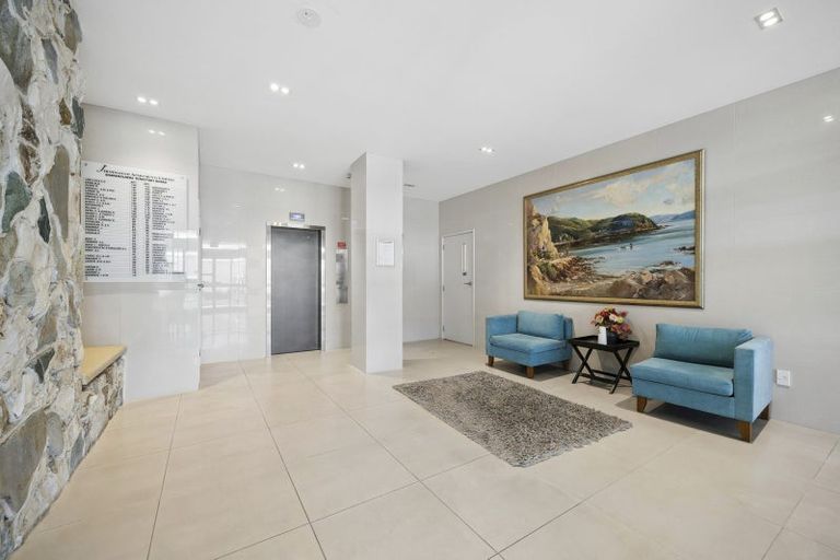 Photo of property in Jerningham Apartments, 20 Oriental Terrace, Oriental Bay, Wellington, 6011