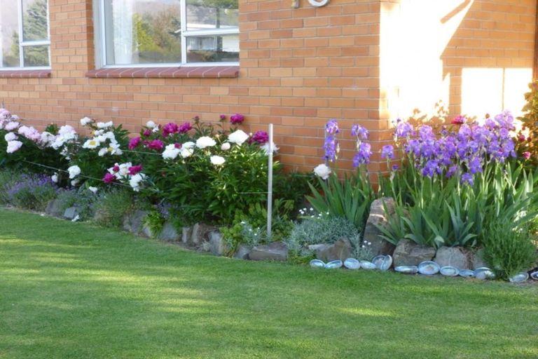 Photo of property in 16 Black Peak Road, Omarama, 9412