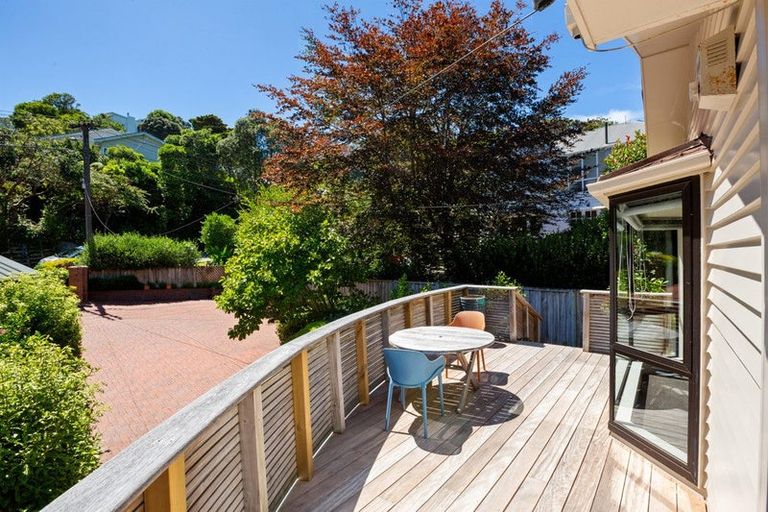 Photo of property in 22 Tio Tio Road, Miramar, Wellington, 6022