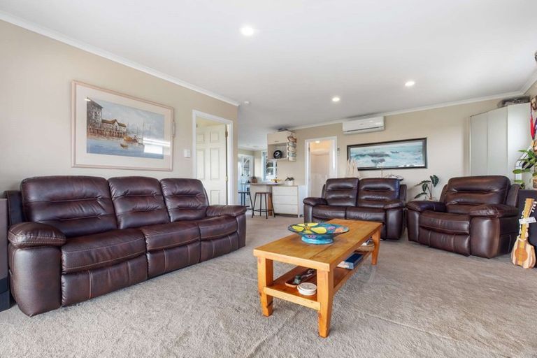 Photo of property in 9 Kawakawa Bay Coast Road, Kawakawa Bay, Papakura, 2585