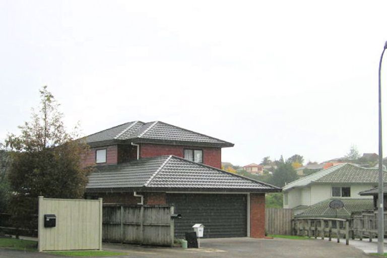 Photo of property in 1/42 Headcorn Place, Botany Downs, Auckland, 2010