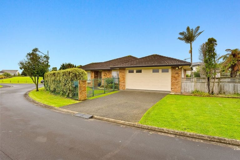 Photo of property in 2 Piriti Drive, Te Atatu Peninsula, Auckland, 0610