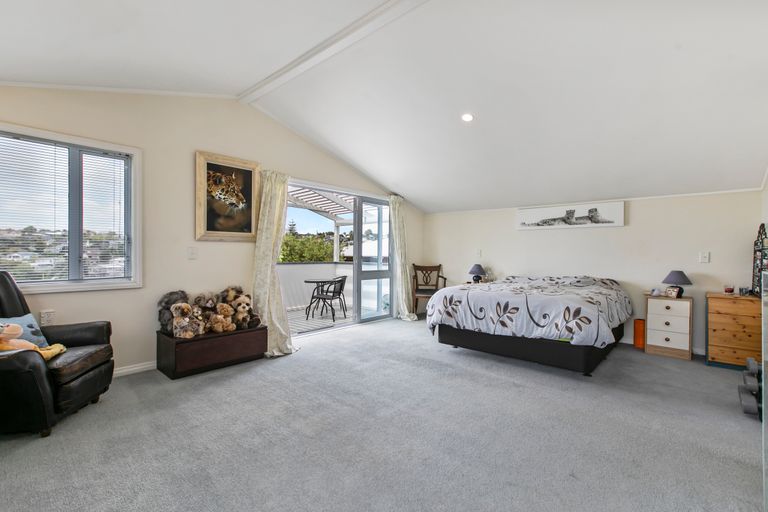 Photo of property in 1/14 Kiteroa Terrace, Rothesay Bay, Auckland, 0630