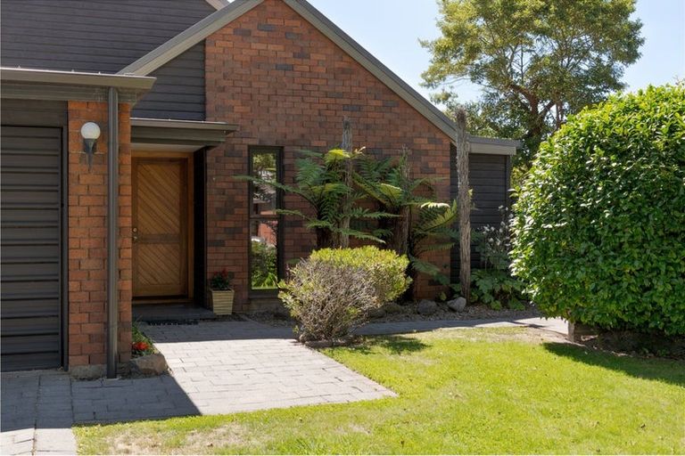 Photo of property in 75 Apsley Drive, Avonhead, Christchurch, 8042