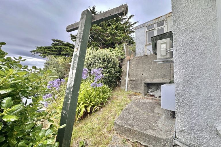 Photo of property in 9 Hungerford Road, Lyall Bay, Wellington, 6022