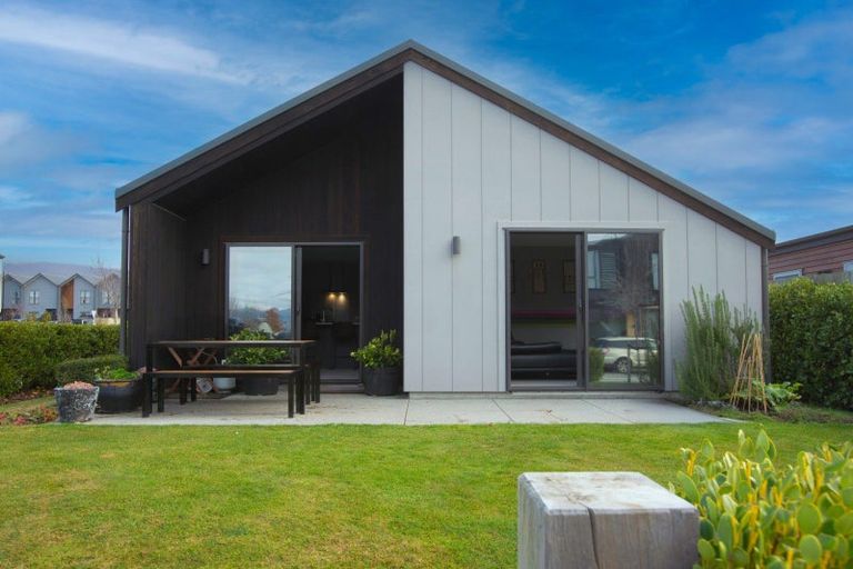 Photo of property in 1 Merivale Avenue, Wanaka, 9305