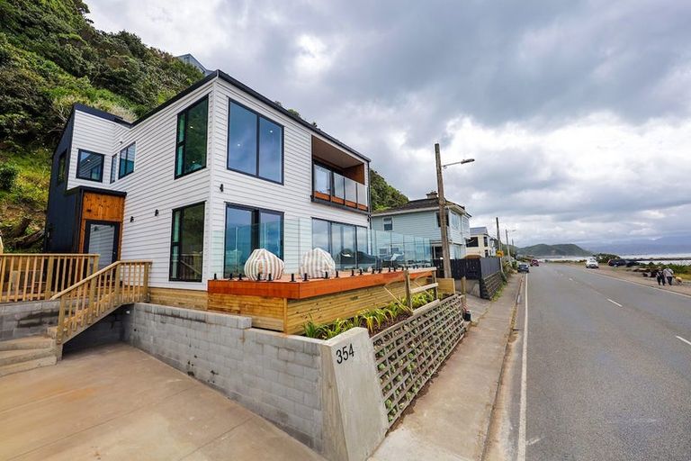 Photo of property in 354 The Esplanade, Island Bay, Wellington, 6023
