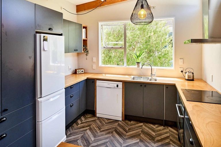 Photo of property in 112 Conclusion Street, Ascot Park, Porirua, 5024