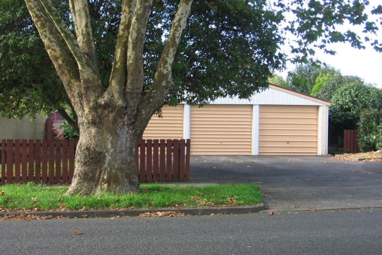 Photo of property in 2/44 Landscape Road, Papatoetoe, Auckland, 2025