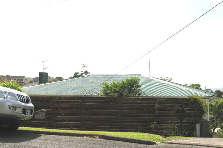 Photo of property in 52a Parr Terrace, Castor Bay, Auckland, 0620