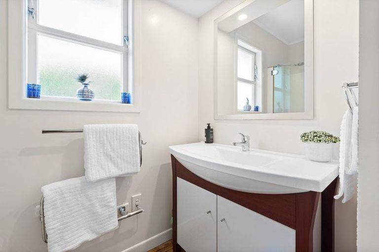 Photo of property in 12 Linwood Avenue, Forrest Hill, Auckland, 0620