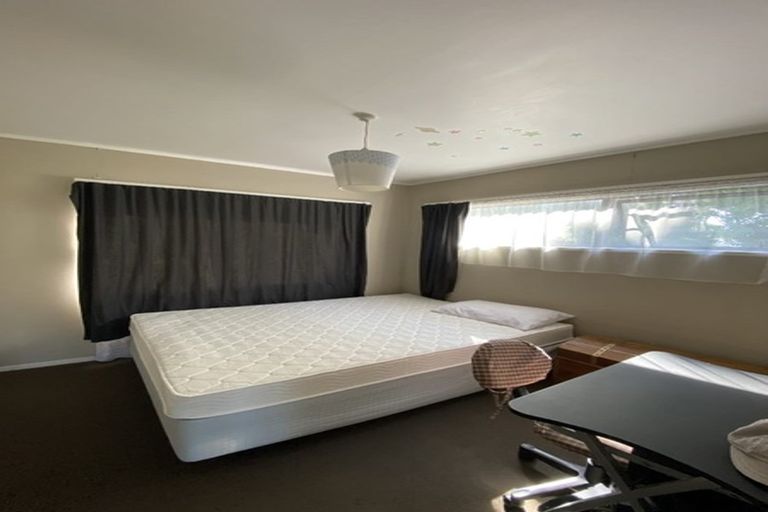 Photo of property in 8 Crosby Road, West Harbour, Auckland, 0618