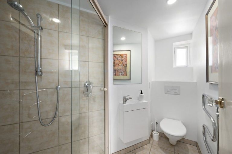 Photo of property in Clifton Towers, 202 Oriental Parade, Oriental Bay, Wellington, 6011