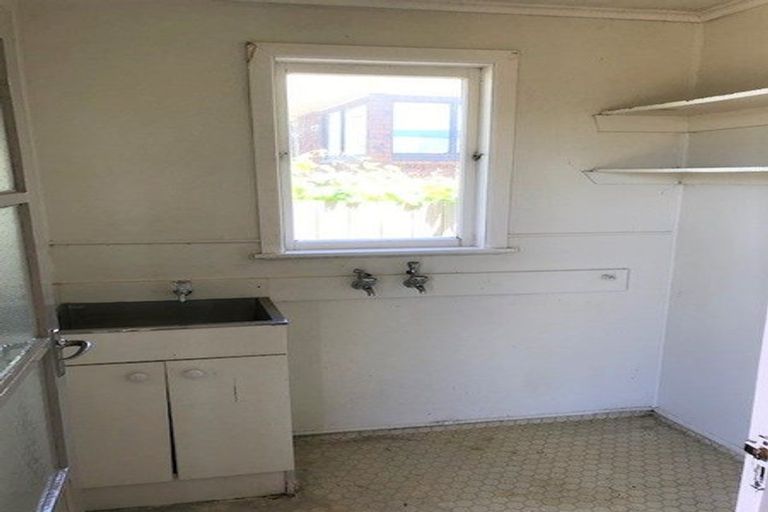 Photo of property in 39 Vera Road, Te Atatu South, Auckland, 0610