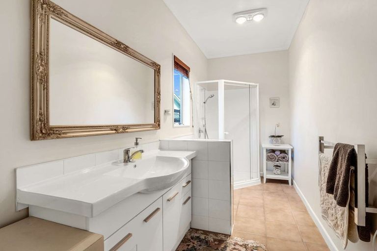 Photo of property in 42 Manapouri Crescent, Hokowhitu, Palmerston North, 4410