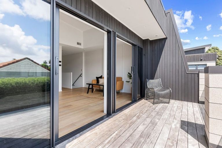 Photo of property in 8/2 Stewart Street, Raglan, 3225