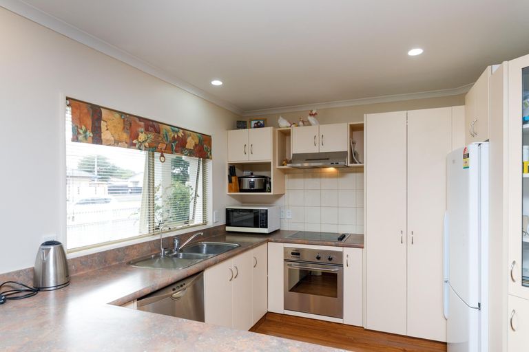 Photo of property in 1 Lancewood Lane, Roslyn, Palmerston North, 4414