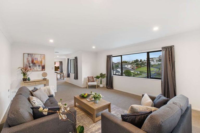 Photo of property in 9 Ambassador Glade, Orewa, 0931