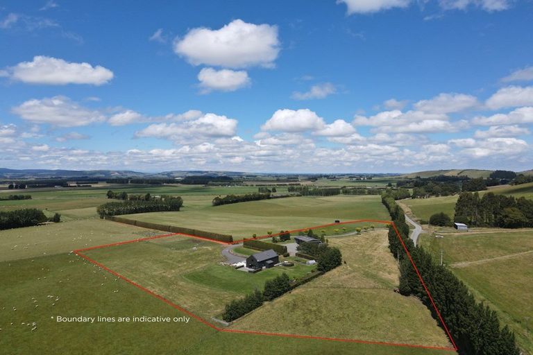 Photo of property in 92 Sinclair Road, Browns, Winton, 9782