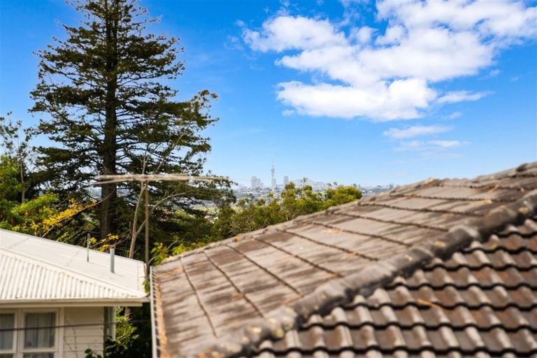 Photo of property in 57 Fairmount Road, Titirangi, Auckland, 0604