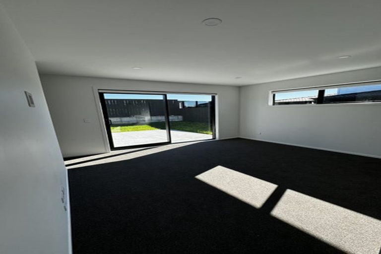 Photo of property in 16 Arohaina Avenue, Karaka, 2124