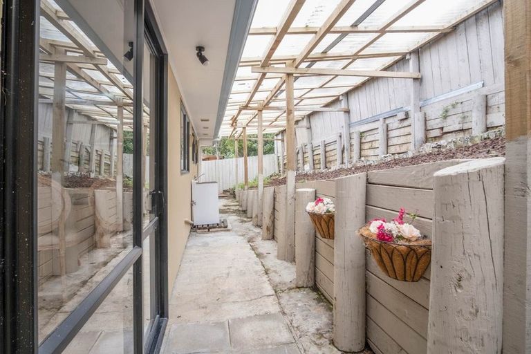 Photo of property in 1/17 Bond Crescent, Forrest Hill, Auckland, 0620