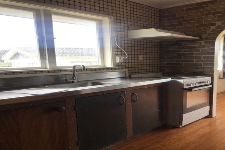 Photo of property in 71 Chivalry Road, Glenfield, Auckland, 0629