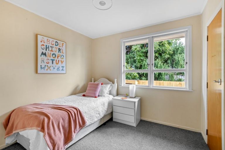 Photo of property in 43 Rewarewa Road, Te Atatu Peninsula, Auckland, 0610