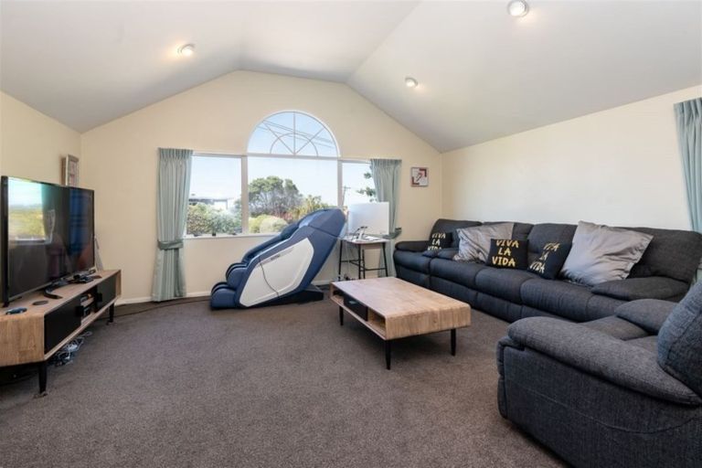 Photo of property in 2/130 Sandspit Road, Shelly Park, Auckland, 2014