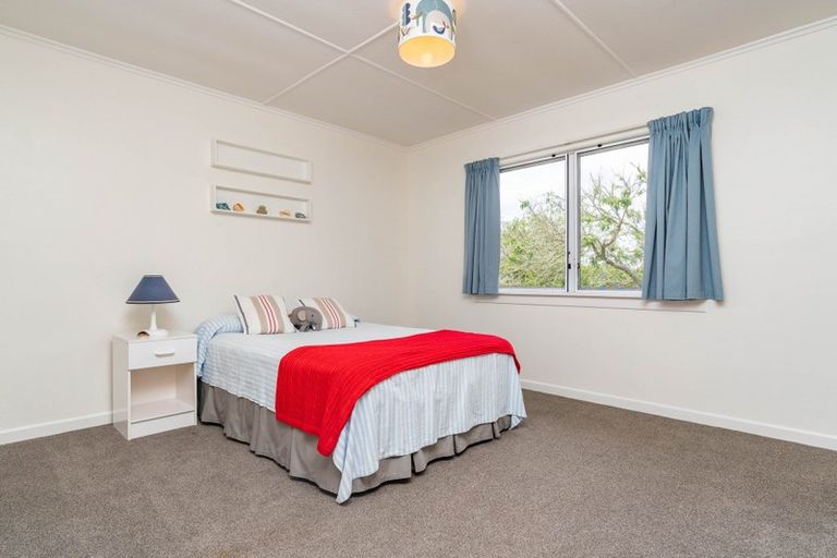 Photo of property in 17 Pyle Road West, One Tree Point, 0118