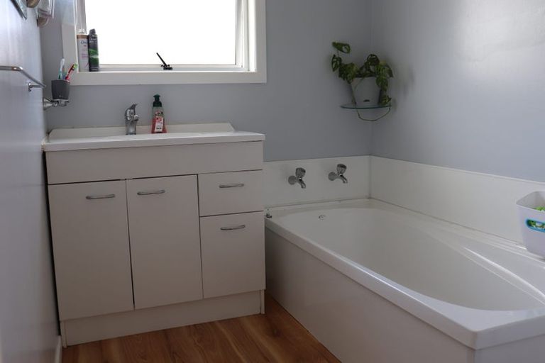 Photo of property in 5 Oak Avenue, Nawton, Hamilton, 3200