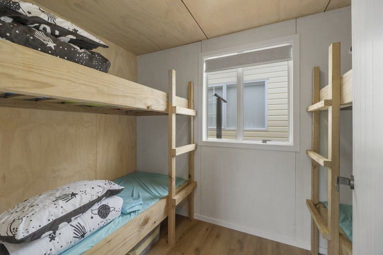 Photo of property in 30 Third Avenue, Urenui, 4377