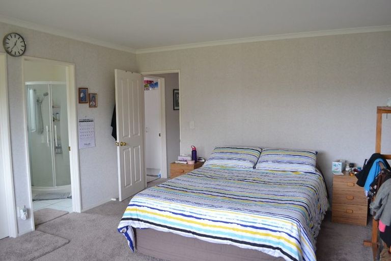 Photo of property in 33 Abby Road, Fitzherbert, Palmerston North, 4410