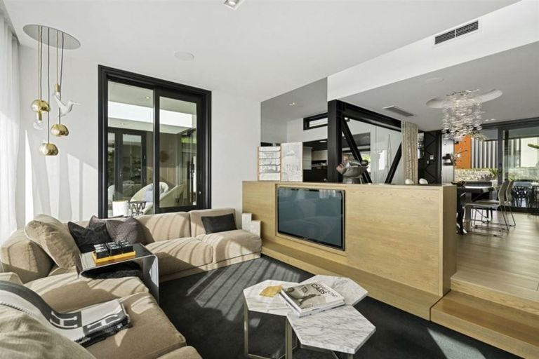 Photo of property in 12 Challenger Lane, Redcliffs, Christchurch, 8081