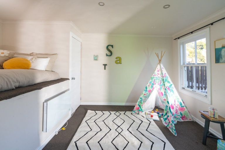 Photo of property in 58 Fairview Crescent, Kelburn, Wellington, 6012