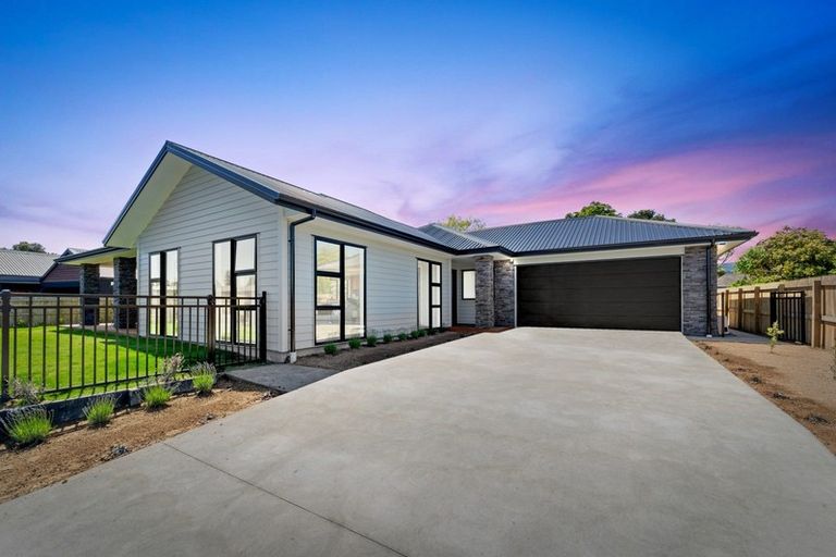 Photo of property in 21 Tararua Crescent, Otaki, 5512