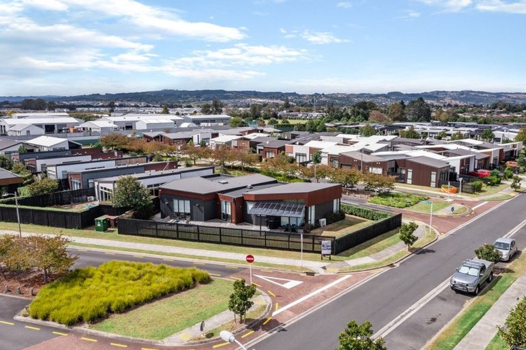 Photo of property in 1 Gallantry Crescent, Papakura, 2110