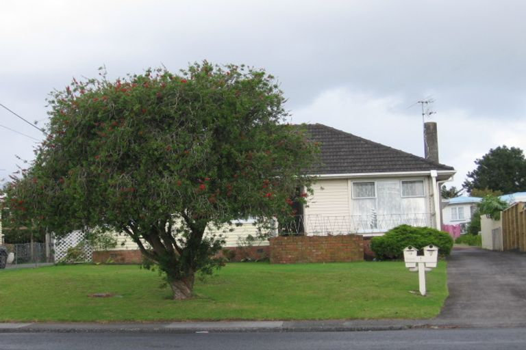Photo of property in 1/10 Vodanovich Road, Te Atatu South, Auckland, 0610