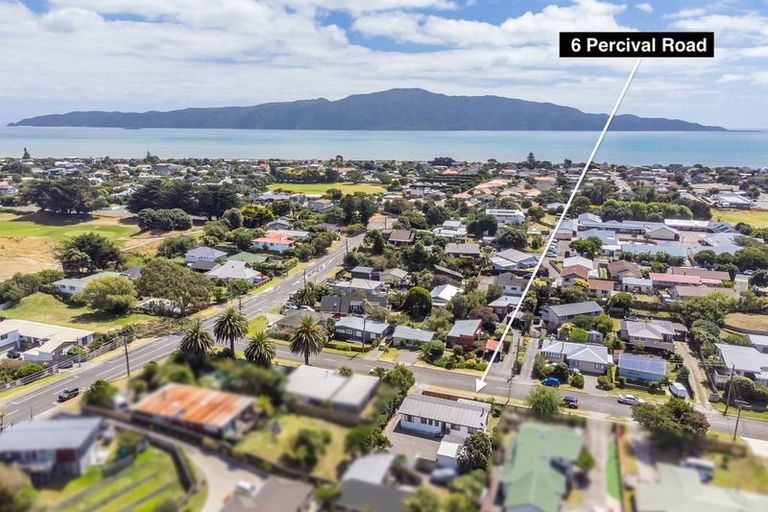 Photo of property in 6 Percival Road, Paraparaumu Beach, Paraparaumu, 5032