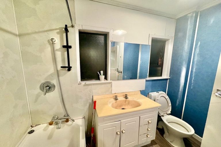 Photo of property in 45 Woodford Avenue, Henderson, Auckland, 0610