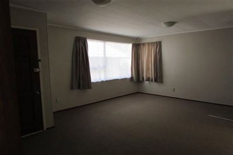 Photo of property in 4 Ballial Place, West Harbour, Auckland, 0618