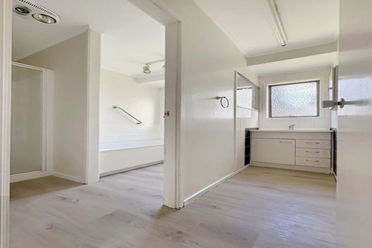 Photo of property in 37 Aronia Way, Goodwood Heights, Auckland, 2105