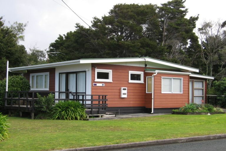 Photo of property in 42 Grand View Road, Leigh, 0985