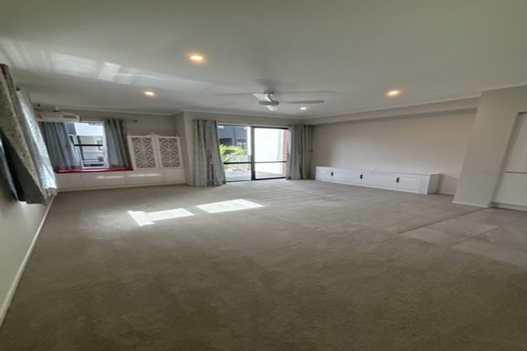 Photo of property in 13 William Stratton Lane, Hobsonville, Auckland, 0616