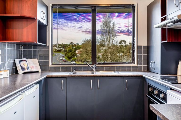 Photo of property in 2/4 Elizabeth Drive, West Harbour, Auckland, 0618