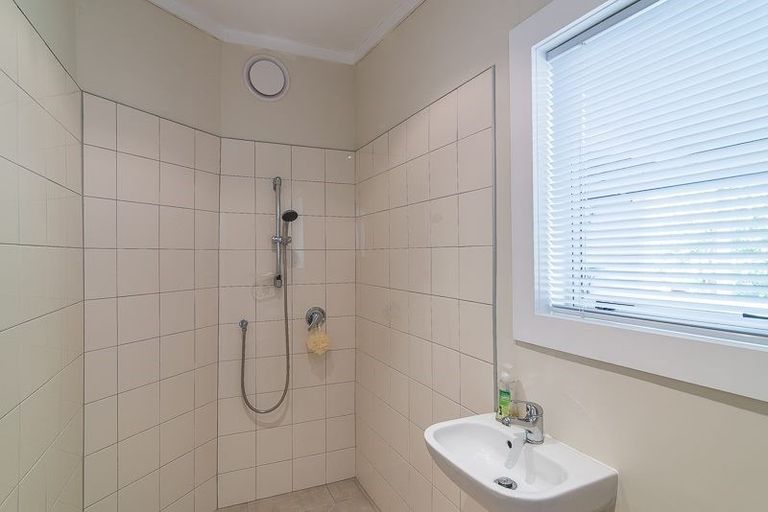 Photo of property in 3 Sunny Glen, Waikanae, 5036