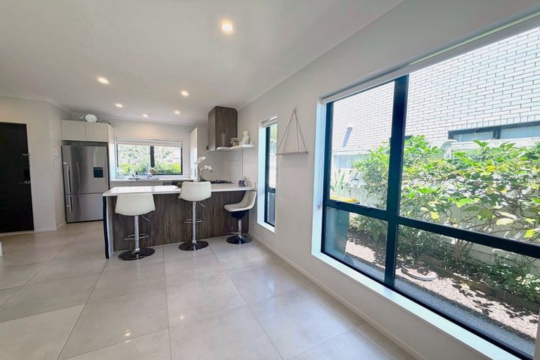 Photo of property in 43 Pepene Avenue, Takanini, 2112